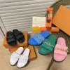 Sandaler av högsta kvalitet lyxdesigner flip flops mode trippel multicolor rosa blå svart vit grön mocka strandskor utomhus bild män kvinnor plattform sa