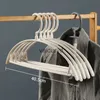 Cabides racks 10 pçs cabides de roupas de plástico antiderrapante cabides sem emenda traceless semicírculo cabides de secagem à prova de vento roupas racksvaiduryd