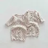 Pyjama's herfst nieuwe baby pyjama waffle slaper slijtage peuter binnenshuis kleding pyjama jumpsuit h240426