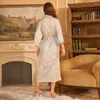 Damen-Nachtwäsche 2024 Satin-Pyjamas für Frauen Frühling/Sommer Feather Sparrow Surprise Spring Luxury Lace Up Home Fury Nachthemd Bademantel