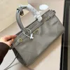 Bolsa pequena e portátil, famosa bolsa de ombro de couro sólido, bolsa feminina clássica e popular, deslocamento, namoro, compras, coleta de mini style3