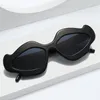 Zonnebril Vintage Lip Cat Eye Dames Merk Designer Shades Zonnebril Vrouwelijke Mode Veelhoek Onregelmatige Klinknagel