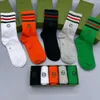 Designer-Luxus-Socken für Herren und Damen, fünf Paar, Luxe-Sport-Winter-Mesh-Buchstabe, bedruckte Socken, Stickerei, Baumwolle, Mann und Frau, mit Box 418