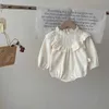 Rompers babymeisjes kleren kant lapwerk baby bodysuit wafel één stuk H240429