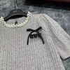 デザイナー女性の贅沢な新しい春のアルファベット重工業釘付けビーズプルオーバーラウンドネック刺繍セーターシャツカジュアルトップ