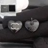 Boutique Black Heart Ear Stud Designer Charm örhängen Kvinnor Eleganta lyxsmycken med låda Klassiska presentörhängen med stämpel Nya högkvalitativa smycken