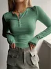 Créez un look simple mais élégant avec un pull en tricot de style européen et américain pour femmes avec un ajustement slim et une variété de couleurs AST180481