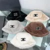 Trendy Fashion Bucket Hat Luxury Caps Hats Mens Imitation Mink Fur Calssic Letter Bucket Hat Womens Men Black Unisex Beanies Winter Bonnet