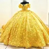 Платья 2022 Роскошные винтажные сексуальные желтые пышные платья Quinceanera с открытыми плечами и кружевными аппликациями с кристаллами и бисером 3D бальное платье с цветочными цветами