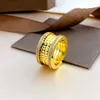 2024 Designer Luxury Fashion Man High Edition Bague en diamant avec diamant en acier titane ressort des deux côtés Petite bague de couple de charité rouge