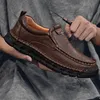 Ręcznie zszyte oryginalne skórzane buty dla mężczyzn bez kleju na zewnątrz bez poślizgu miękkie buty do jazdy męskie mokasyny duże rozmiar 38-46 240112