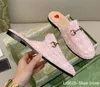 Italyldesigner skor mulor tofflor 100% riktiga läder hästbitar loafers tofflor lyxiga kvinnor män jacquard läder toffel jumbo logotyp canvas princetown platta skor