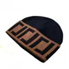 Klassisk Autumn Winter Beanie Hats Hot Style Män och kvinnor Fashion Universal Sticked Cap Autumn Wool Outdoor Warm Skull Caps K-2