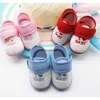 Nowe pierwsze spacerowicze Baby Girl Buty Pierwsze piechurki koronkowe kwiatowe nowonarodzone buty dziecięce Buty dla dzieci Buty dla chłopców Flats Miękkie preawalkery