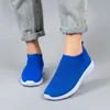 Klänningsskor VIP stickade sneakers för kvinnor 2022 Hösten slip på andningsbara mesh casual skor kvinna platt klackar plus storlek loafers zapatos mujer