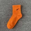 Chaussettes de sport pour femmes Calcetines Largos Designer Chaussette pour femme Bas Pur coton Chaussettes de sport Chaussettes absorbantes et respirantes Chaussettes courtes bateau Jarretière de sport de luxe 98