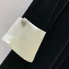 2024 스프링 검은 색 단색 구슬 브로치 벨로우 드레스 긴 슬리브 둥근 목 패널 짧은 캐주얼 드레스 B4J121128