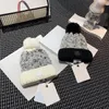 Chapeau tricoté de créateurs classiques pour femmes hommes hiver cachemire décontracté chapeau sans tête en plein air chaud adapté à la mode lettres casquette fête cadeau de noël 241131PE-3