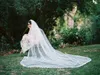 Veli Nuovo designer Disponibile Uno strato più venduto Veli da sposa bianco avorio Lunghezza cattedrale Velo da sposa con bordo in pizzo con lega