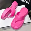 Tofflor 4 cm kvinnor högt häl flip flops mode kvinnliga kilar sommarkorea tjocka sula glider sandaler utomhus strand eva skor