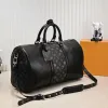 Hot designer duffle bag 2024 moda mulheres / homens viagem bolsa de ombro clássico senhora velha flor grande capacidade bolsa marrom flor impressa lona + bolsa de couro 001