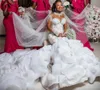 2024 Vestidos de novia de sirena Vestido de novia con volantes de lujo Tren de la capilla Cuello de joya Mangas largas Tul Apliques con cuentas Lentejuelas por encargo Tallas grandes vestidos de novia