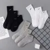 Designer Sock Mens Sock para Homem Esporte Meia Clássico para Mulher Algodão Cor Sólida S Chinelos S Tornozelo Respirabilidade Meias Branco S Basquete 515