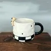 Tasses claires simples irrégulières faites à la main noir et blanc tasse de poterie grossière chaton tasse à café en céramique lumière luxe mignon eau amusante