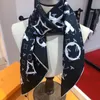 Sciarpa di seta del progettista di marca superiore di moda Sciarpe di seta monogramma delle donne Sciarpe di seta quadrate in twill di seta Pashmina Sciarpe Scialli classico L lettera anello sciarpa regalo fascia per capelli 90 * 90 cm