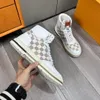 2024 Luksusowe buty swobodne Podróż prawdziwe skórzane buty Buty Cowhide Fashion Lady Flat Designer Trainers Letters Platforme Platforme Sneakers for Boys Party Boots