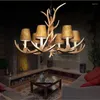 Lampadari Campagna Lampadario a 6 teste per illuminazione domestica Lampada natalizia per interni Pendenti e lustri Corna Ciondolo in legno