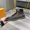 2024 Luksusowe buty swobodne Podróż prawdziwe skórzane buty Buty Cowhide Fashion Lady Flat Designer Trainers Letters Platforme Platforme Sneakers for Boys Party Boots