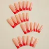 Unghie finte 24 pezzi Armatura laterale francese a forma di cuore rosso con set di toppe per nail art rettangolari e S lunghe