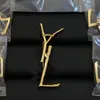 Spilla da donna di design classico Spilla di marca con lettera in oro Spilla da abito Spilla per abito da donna Specifiche Gioielli di lusso di design