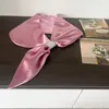 Sciarpe 2024 Sciarpa di seta solida per le donne Moda Stole Scialle Avvolge Fascia femminile Foulard Hijab Protezione solare di lusso Bandana da donna