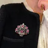 Broscher vintage strass blomma korg brosch för kvinnor kreativa bukett stift mode lapel pin bröllop corsage kläder tillbehör