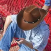 Bérets Western Cowboy Hat Sun avec lanière Femmes Hommes Fedora pour accessoire de fête