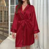 Kvinnors sömnkläder 2024 Hempyjamas Imitation Silk Simple Bath Bekväm nattkläder Kvinnor Ice Comfy Loungewear Robes