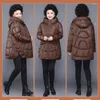 Trench da donna 6XL 2024 Donna Inverno Anziani di mezza età Giù Versione in cotone Outwear Cappotto con cappuccio Taglia grassa Mamma Parka