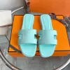 Top Qualité Classique En Cuir Femmes Slide Slipper Dames Sandale Bout Ouvert Appartements Casual Chaussures De Plage Diapositives De Luxe Pour Femmes Marron Blanc Jaune Bleu Avec boîte