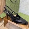2024 Женские босоножки высшего качества из натуральной кожи, роскошные дизайнерские сандалии на высоком каблуке 7,5 см, повседневная модная обувь для вечеринок с квадратным ремешком на щиколотке
