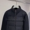 Herren-Designerjacken, luxuriöse Pufferjacke, gestrickter Spleißpullover für den Winter, leichte Daunenjacke. Pineapple Knit Leader gespleißte Daunenjacke für Herren mit Stehkragen