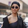 Nova celebridade da moda da Internet com moldura pequena e borda cortada, mesmas mulheres, óculos de sol da moda para mulheres