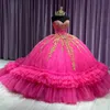 Rosröd quinceanera klänningar bollklänning vestidos de 15 anos glitter guld applique spets tull tiered sweet 16 prinsess födelsedagsfest klänningar