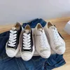 Sneakers firmate Maison Mihara Yasuhiros MMY Uomo Sneakers bianche nere Mocassini piatti di lusso da esterno Scarpe casual da passeggio con sorriso aperto