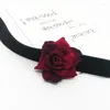 Headpieces Fashion Rose Flower Choker för kvinnors tillbehör Punk gotisk mjuk svart halsband tjej hals smycken gåva