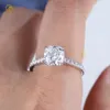 Fancy Moissanites smycken 18K Solid White Gold 7x7mm 2CT CUDION CUT DIAMOND MOISSANITE ANGOGREGING Wedding Band Ring