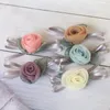 Fleurs décoratives 10 pièces à la main Organza mousseline de soie tissu gaze artificielle Rose fleur avec feuilles robe broche épingles à cheveux décoration de la maison bricolage