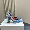 디자이너 신발 Amina Muaddi 디자이너 샌들 크리스탈 모조 다이아몬드 보우 버클 버클 장식 슬링 백 펌프 10cm 하이힐 샌들 35-42 여자 드레스 신발