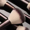 Le kit de pinceaux de maquillage sablier comprend un fond de teint en poudre, un correcteur, un fard à lèvres, un bronzant, un fard à paupières, un eye-liner, un pinceau à surbrillance 240115
